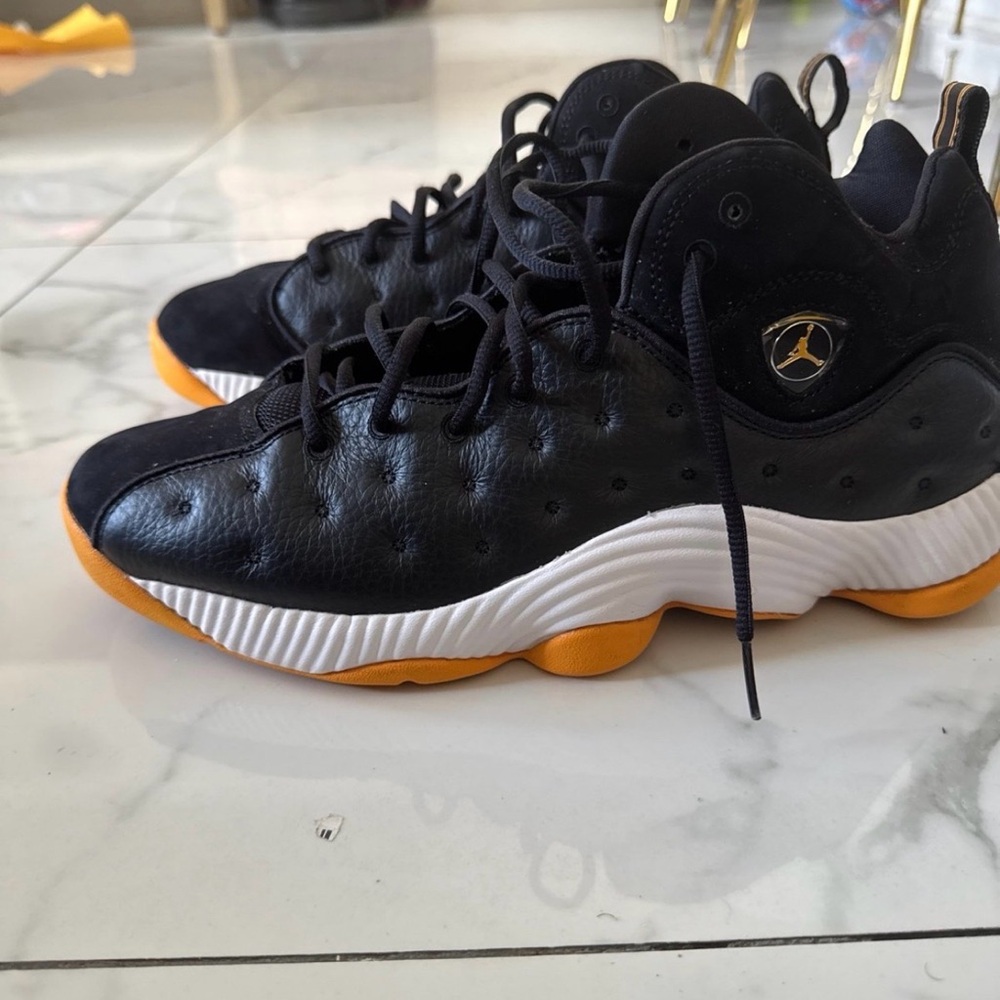 Nike Air Jordan Jumpman Team 2 Shoes Sz 12 Taxi White Black Yellow 819175-071